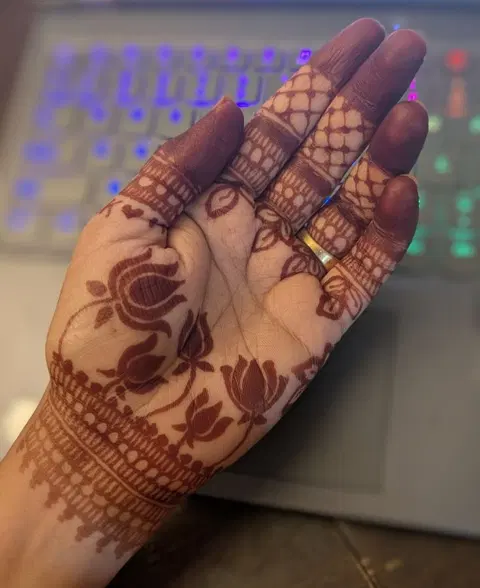 simple circle back hand mehndi design