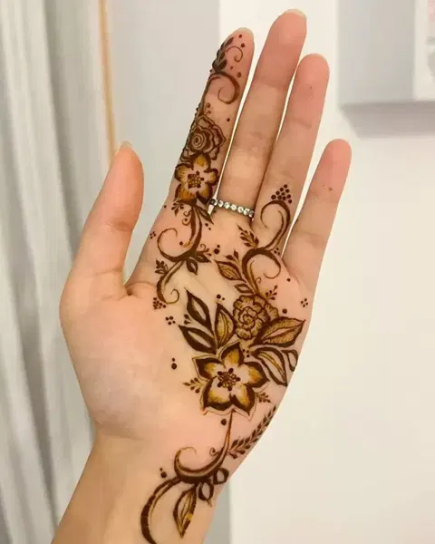 aesthetic arabic front hand mehndi design