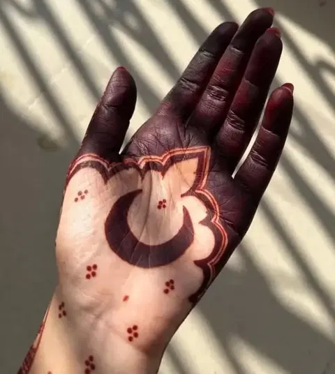aesthetic arabic jaal finger mehndi design