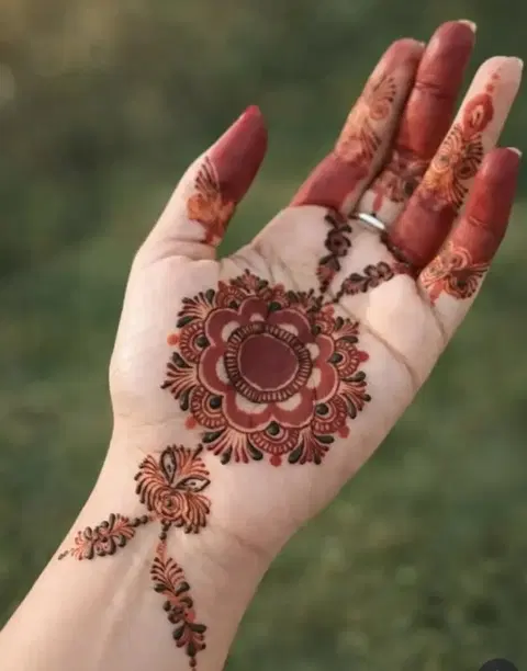 aesthetic arabic circle front hand mehndi design