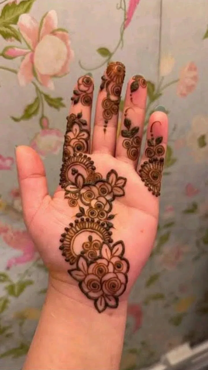 Arabic Simple Finger Mehndi Design with Flowers for Engagement