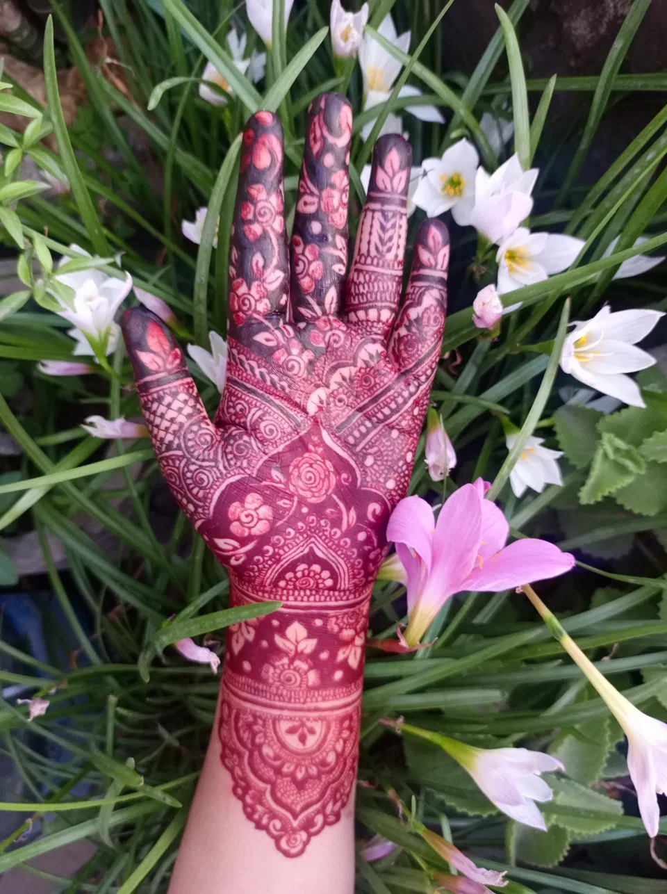 Front Hand Mehndi Design with Jaal