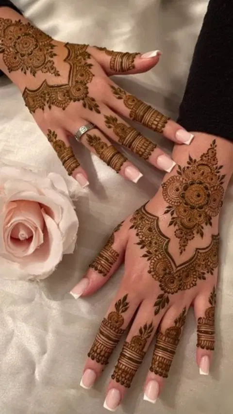 aesthetic arabic flower back hand mehndi design