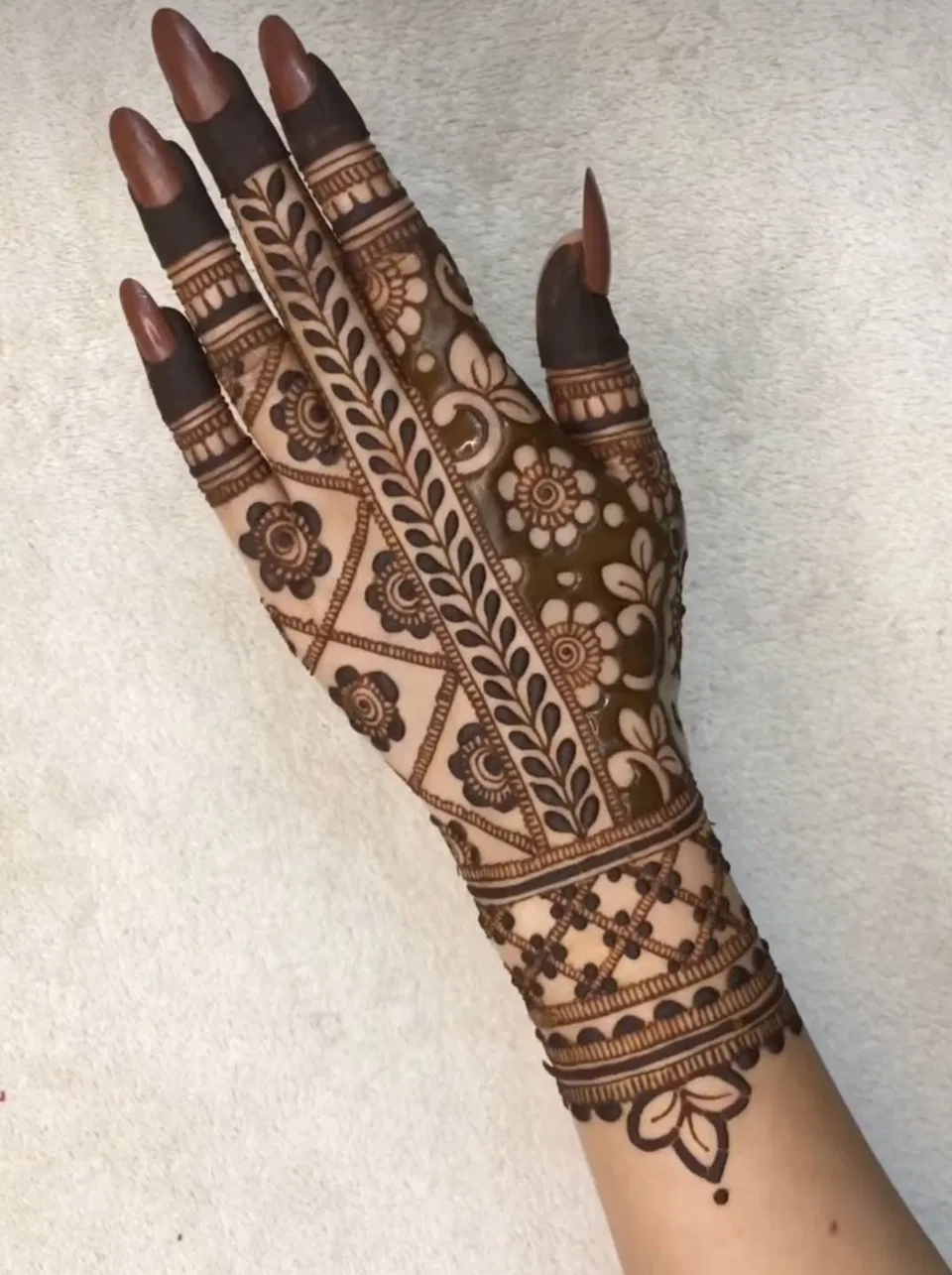 Aesthetic Bridal Back Hand Mehndi Design for Diwali