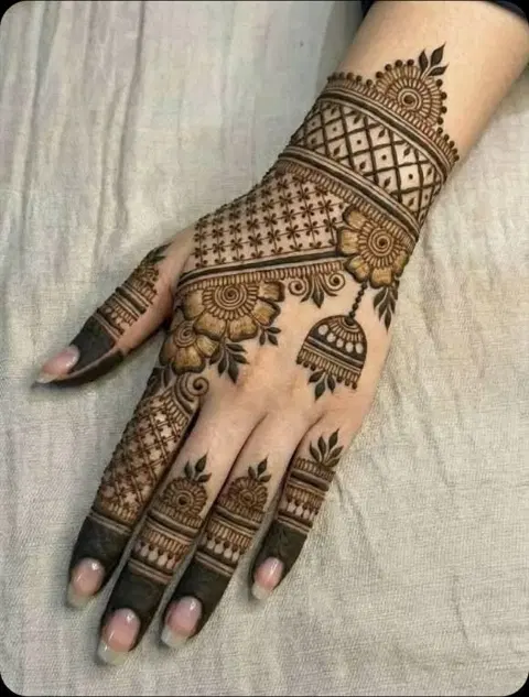aesthetic bridal back hand mehndi design