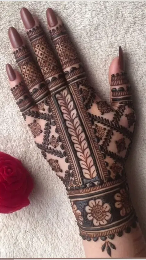 aesthetic arabic flower back hand mehndi design