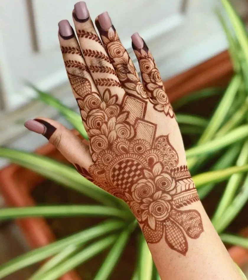 Aesthetic Arabic Back Hand Mehndi Design with Gol Tikki (33)