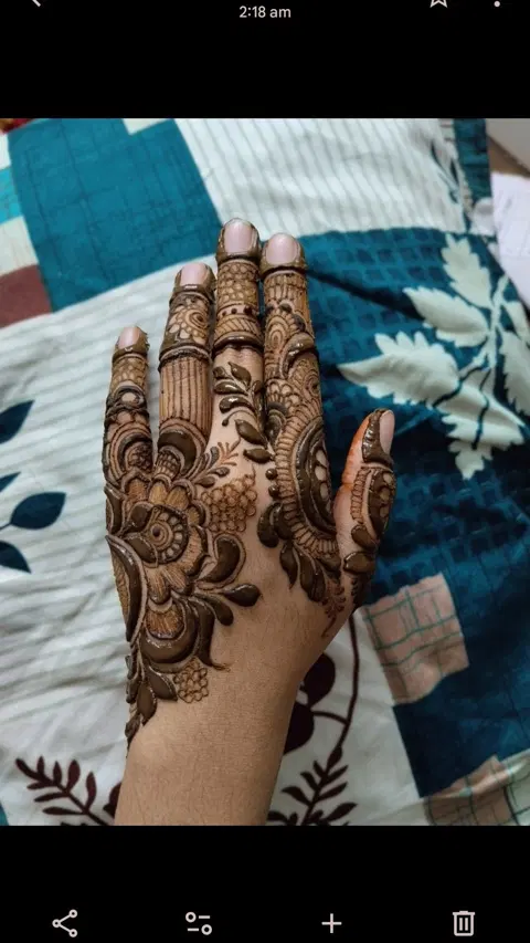 aesthetic bridal flower back hand mehndi design