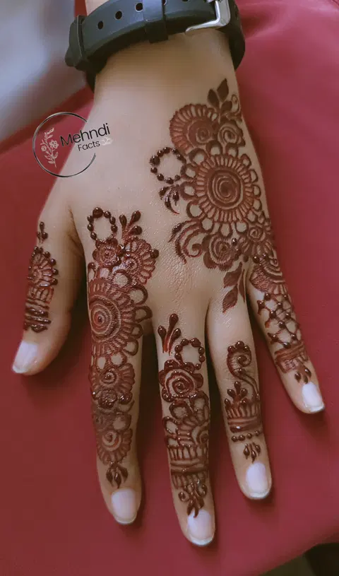 aesthetic arabic bel back hand mehndi design