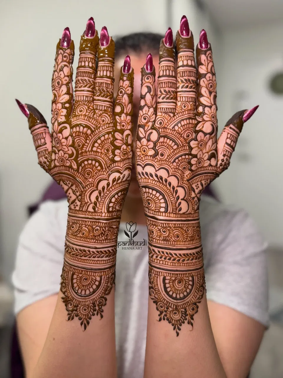 Aesthetic Bridal Back Hand Mehndi Design with Gol Tikki