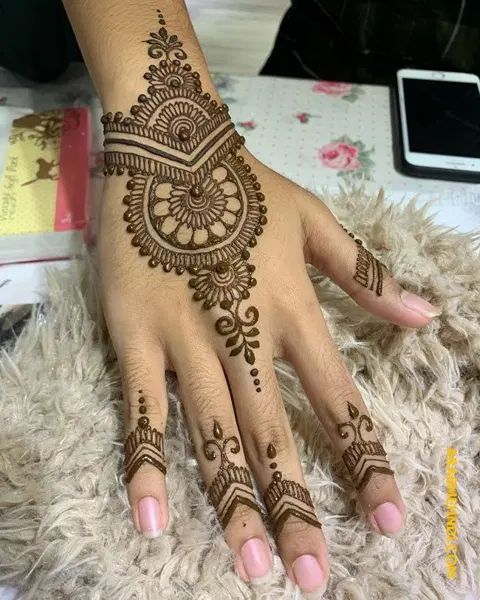 indian simple jaal back hand mehndi design