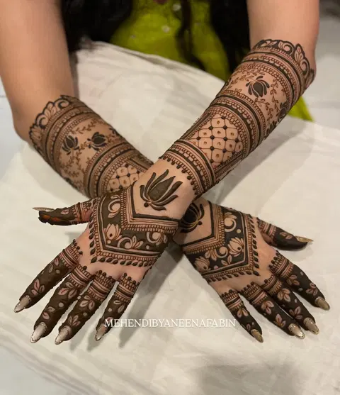 bridal stylish figure back hand mehndi design