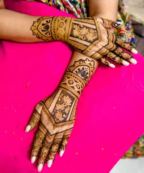 back hand mehndi design