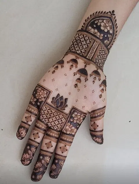 aesthetic simple lotus front hand mehndi design