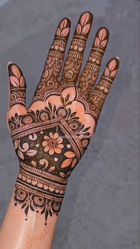 aesthetic arabic flower front hand mehndi design