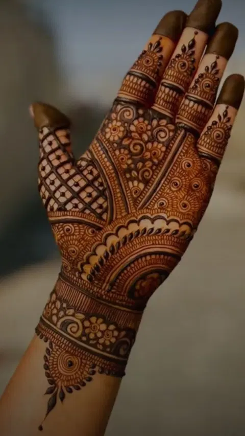 aesthetic arabic moon front hand mehndi design