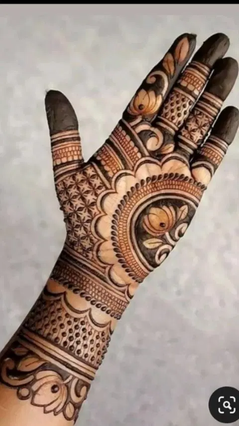 aesthetic arabic finger mehndi design
