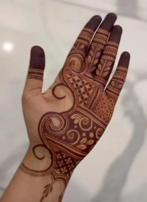 aesthetic minimal name front hand mehndi design