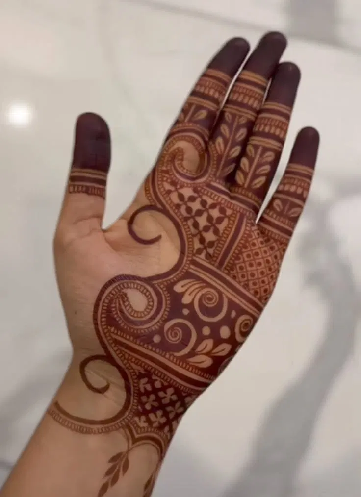 Aesthetic Minimal Front Hand Mehndi Design with Hidden Name