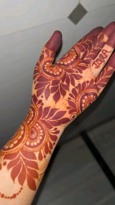 arabic bridal circle finger mehndi design