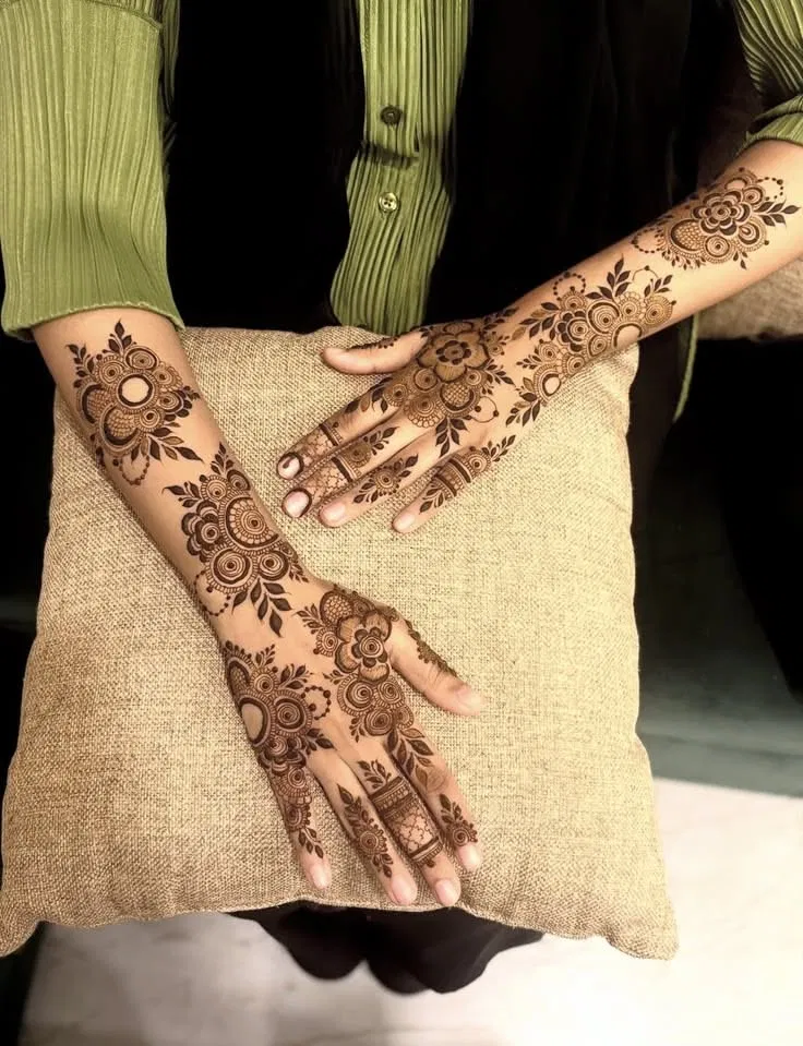Arabic Simple Back Hand Mehndi Design (11)