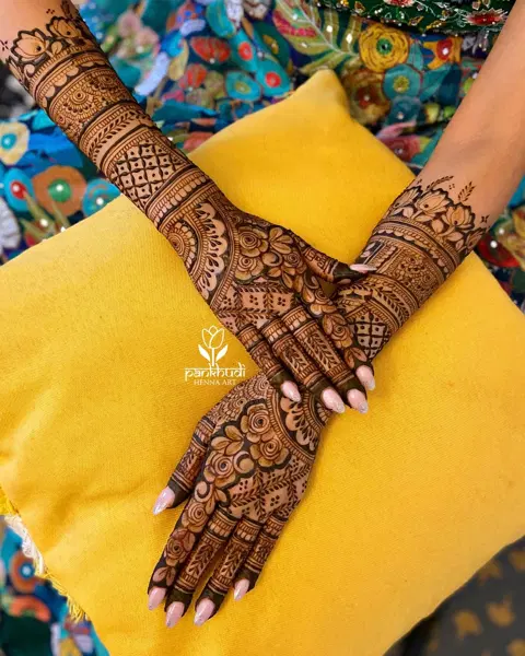 bridal royal circle back hand mehndi design