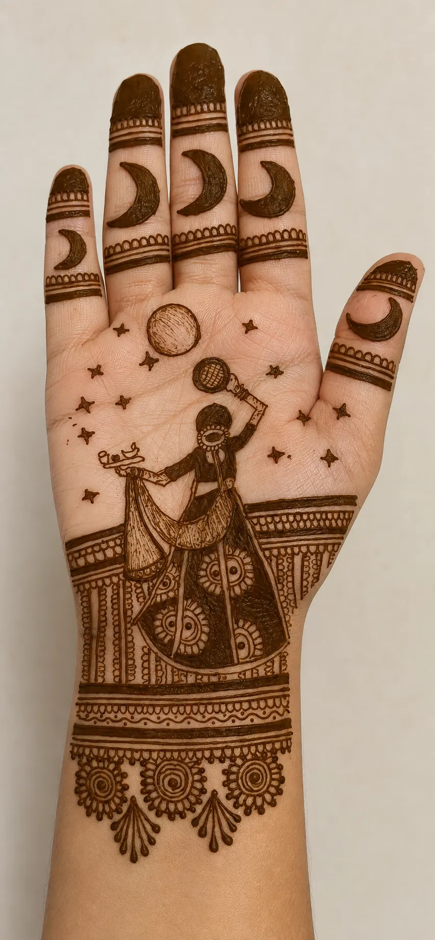 Arabic Mehndi Design with Figures and Moon