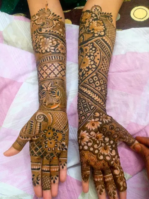 bridal figure mehndi design