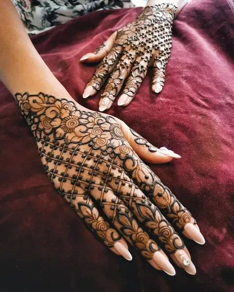 arabic back hand mehndi design