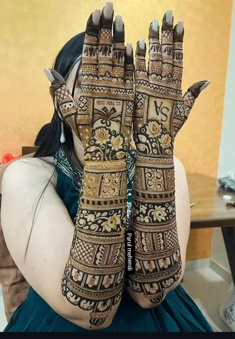 bridal figure back hand mehndi design