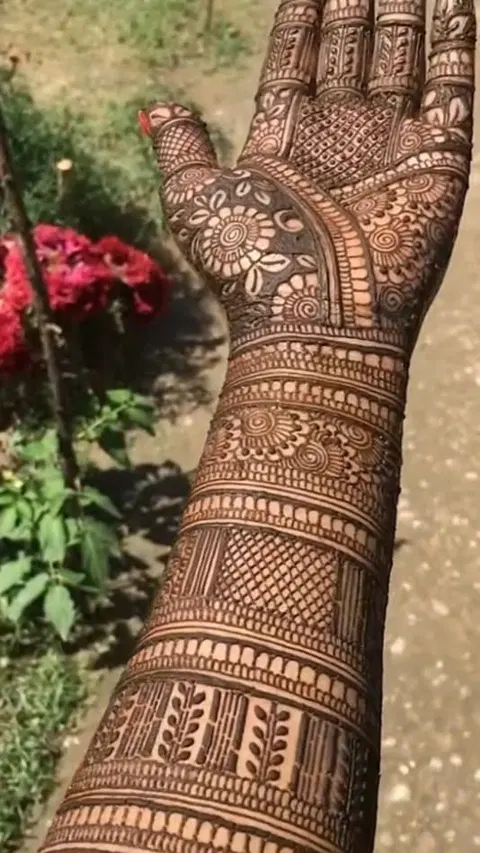 arabic bridal circle front hand mehndi design
