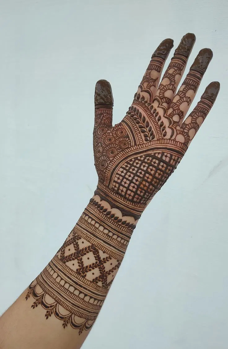 Aesthetic Arabic Front Hand Mehndi Design (20)