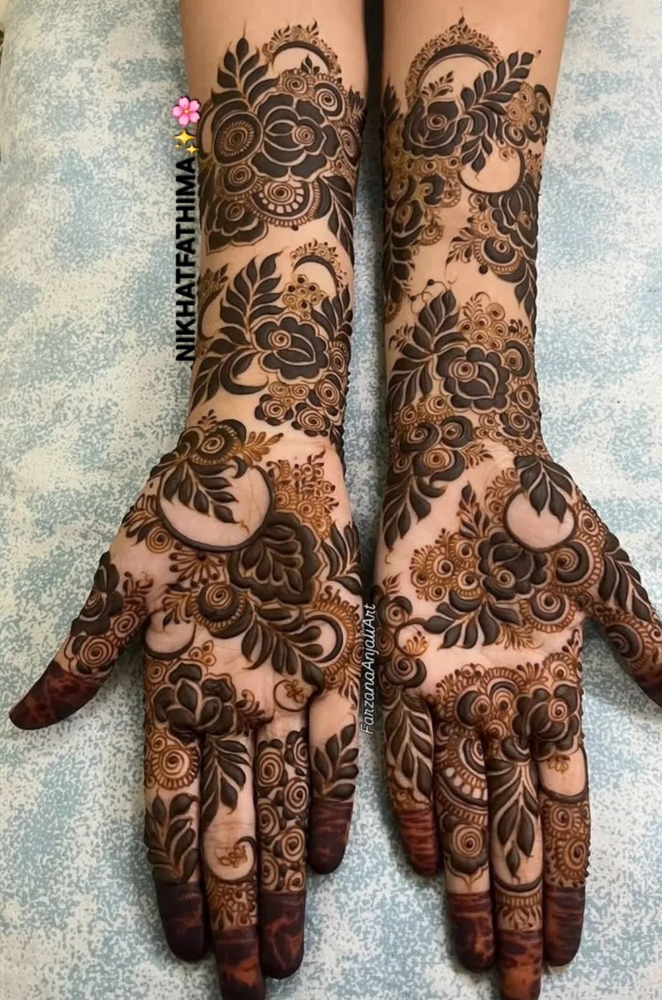 Aesthetic Arabic Finger Mehndi Design with Gol Tikki, Flowers and Moon
