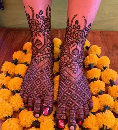bridal flower foot mehndi design
