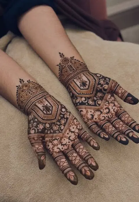 pakistani royal circle finger mehndi design