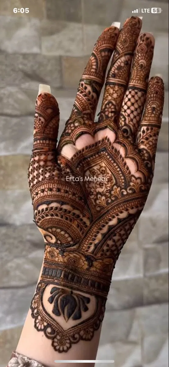 Aesthetic Bridal Front Hand Mehndi Design with Hearts