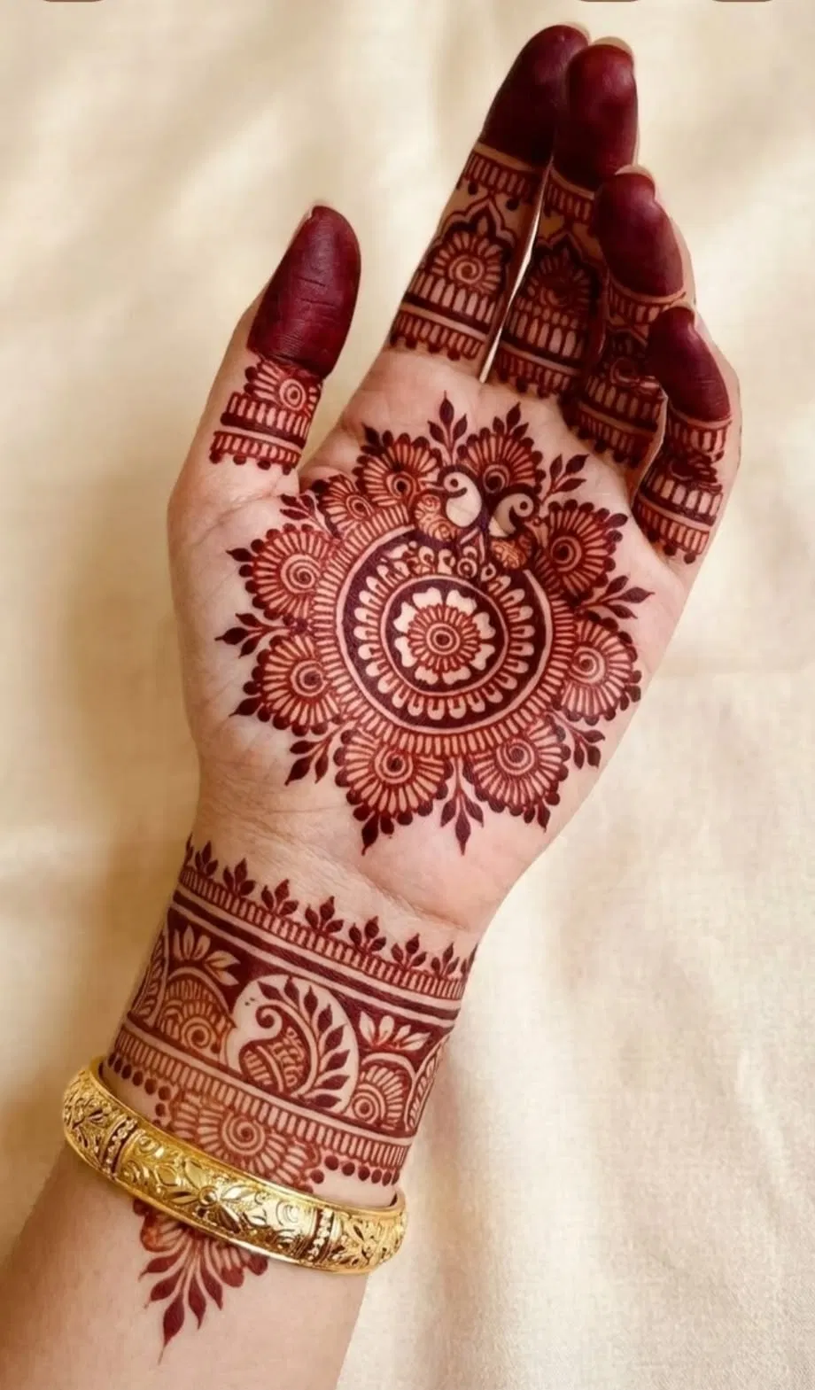Arabic Bridal Front Hand Mehndi Design with Gol Tikki for Teej
