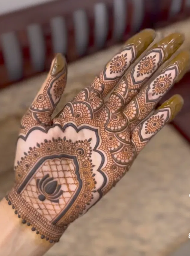 Aesthetic Arabic Front Hand Mehndi Design (22)