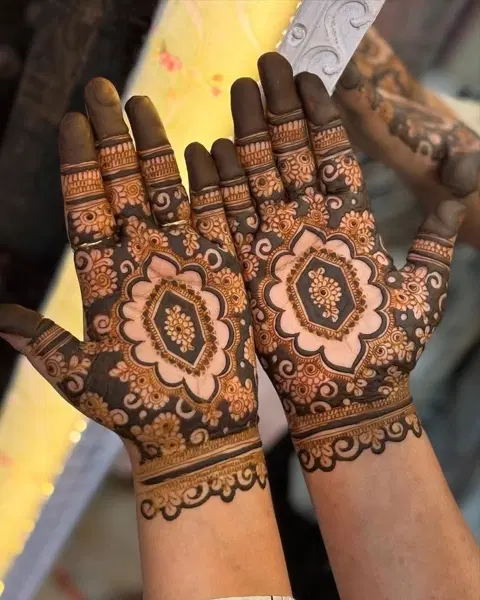 aesthetic arabic finger mehndi design