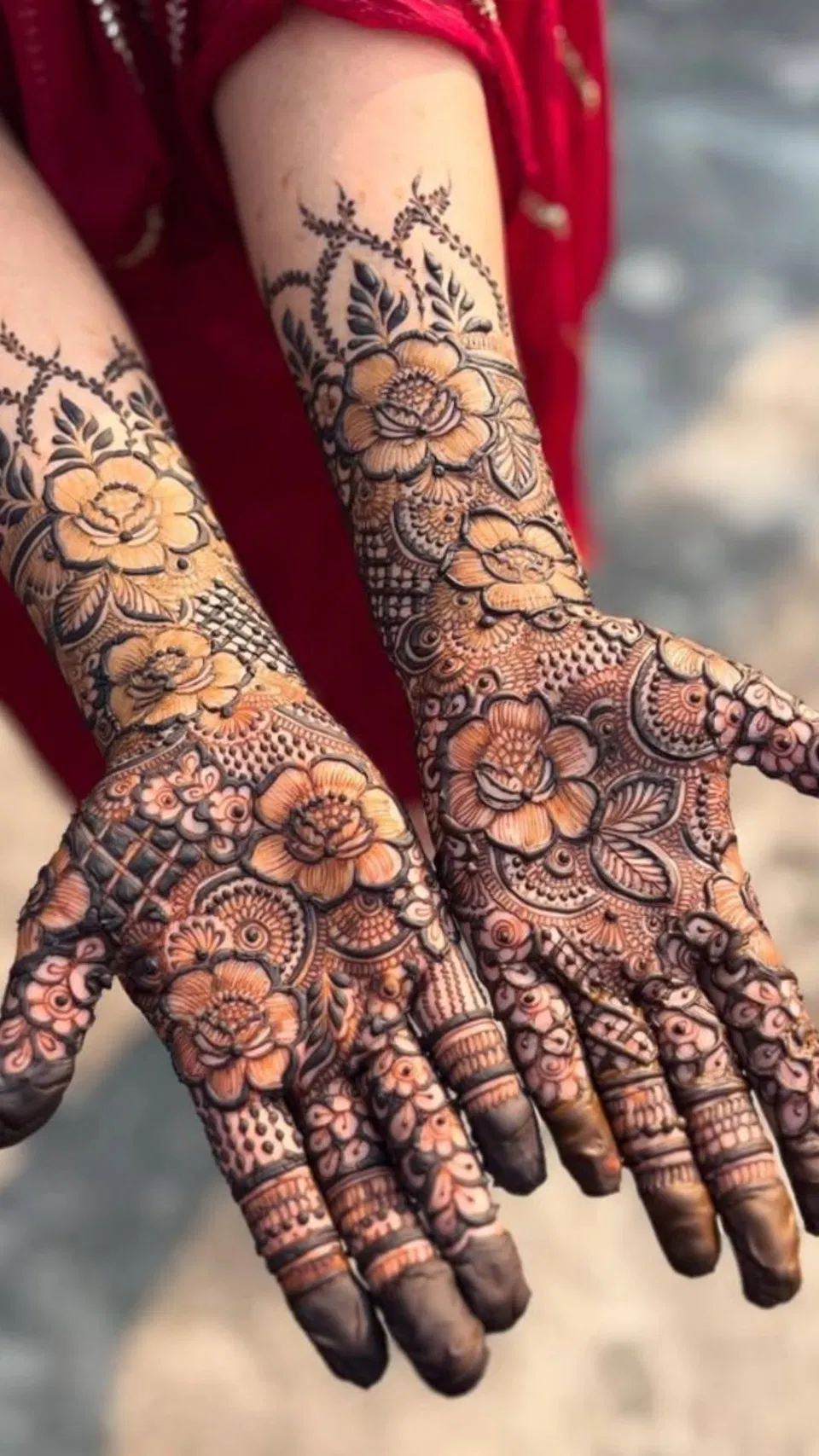 Arabic Bridal Front Hand Mehndi Design with Flowers (7)