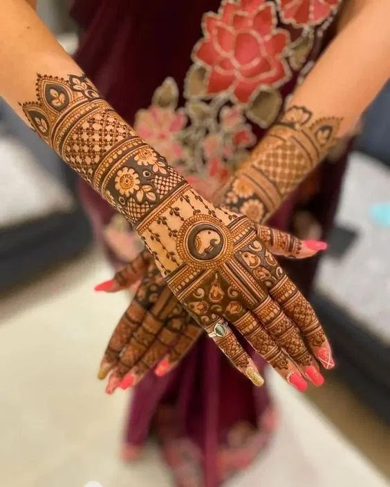 Bridal Stylish Back Hand Mehndi Design for Engagement (2)