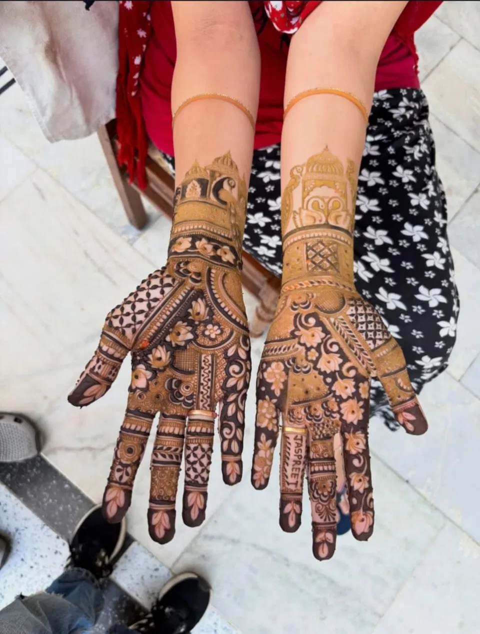 Indian Simple Front Hand Mehndi Design with Figures