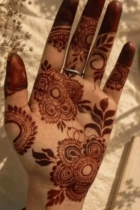 aesthetic arabic flower finger mehndi design