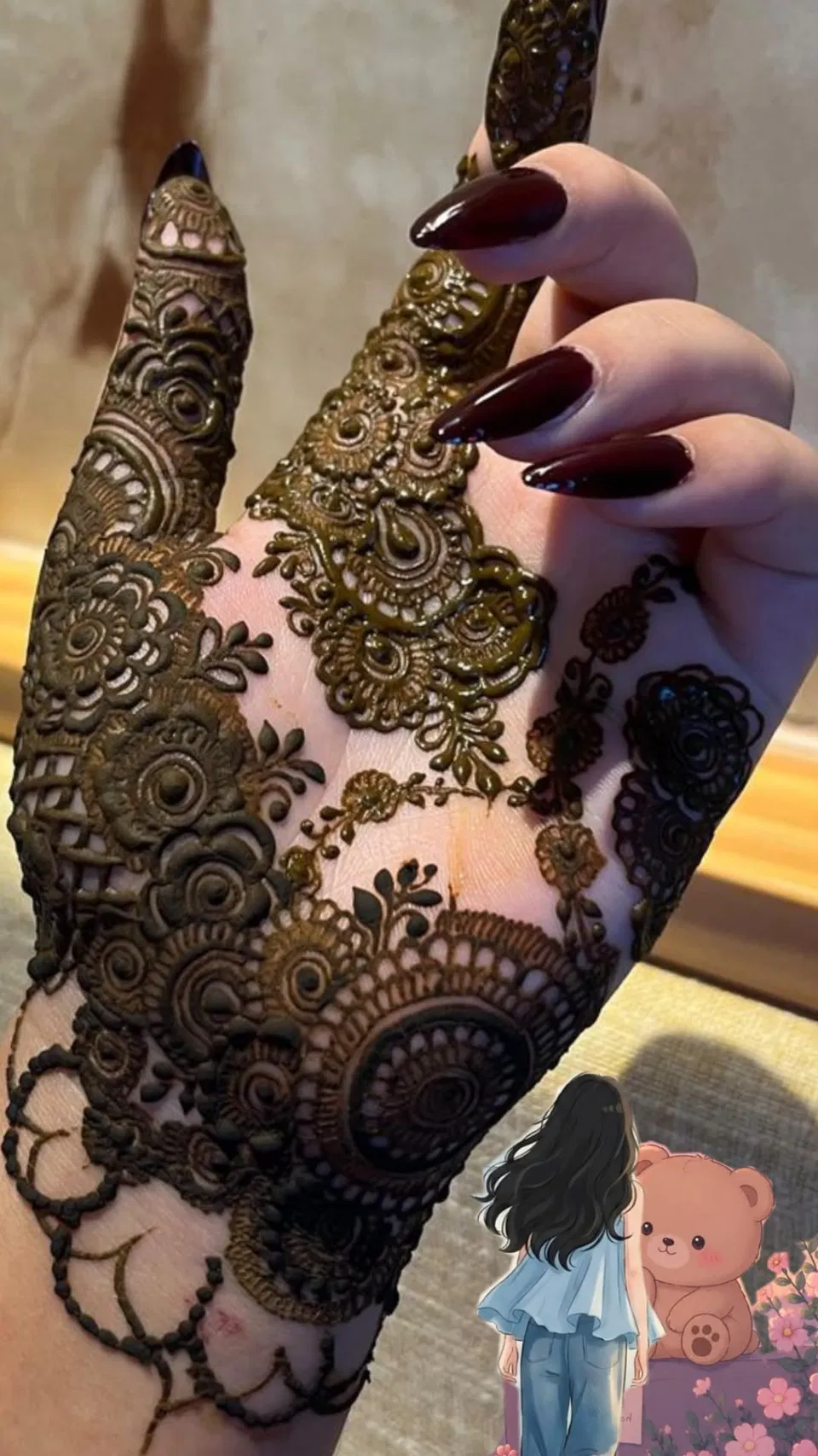 Aesthetic Arabic Back Hand Mehndi Design with Gol Tikki (38)