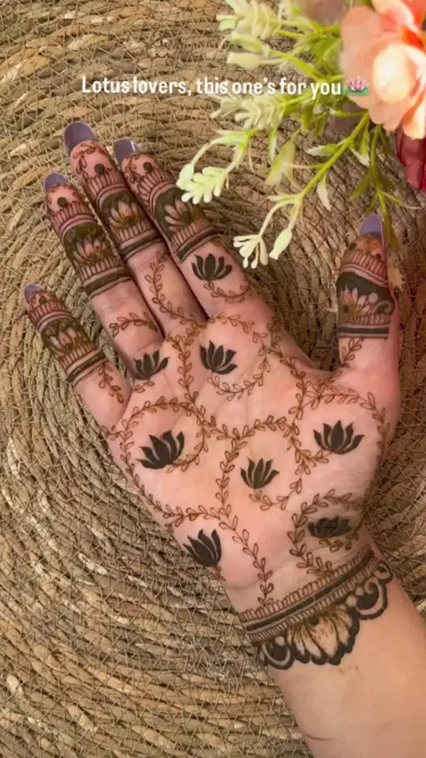 aesthetic arabic circle back hand mehndi design