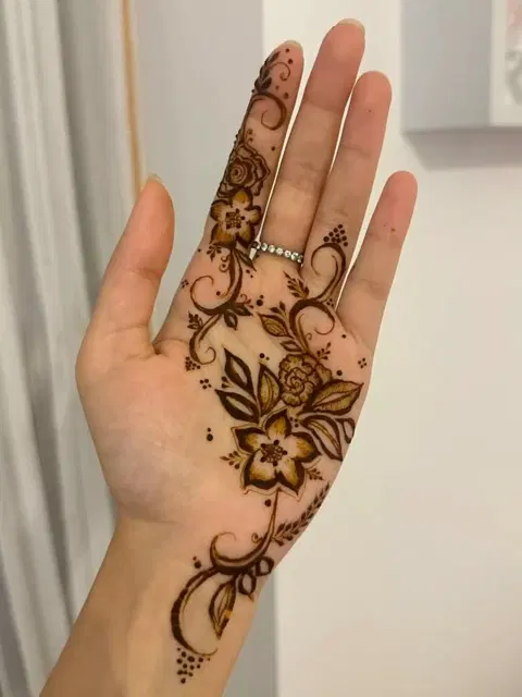 aesthetic arabic front hand mehndi design