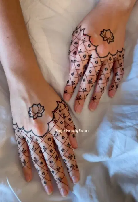 aesthetic minimal lotus finger mehndi design