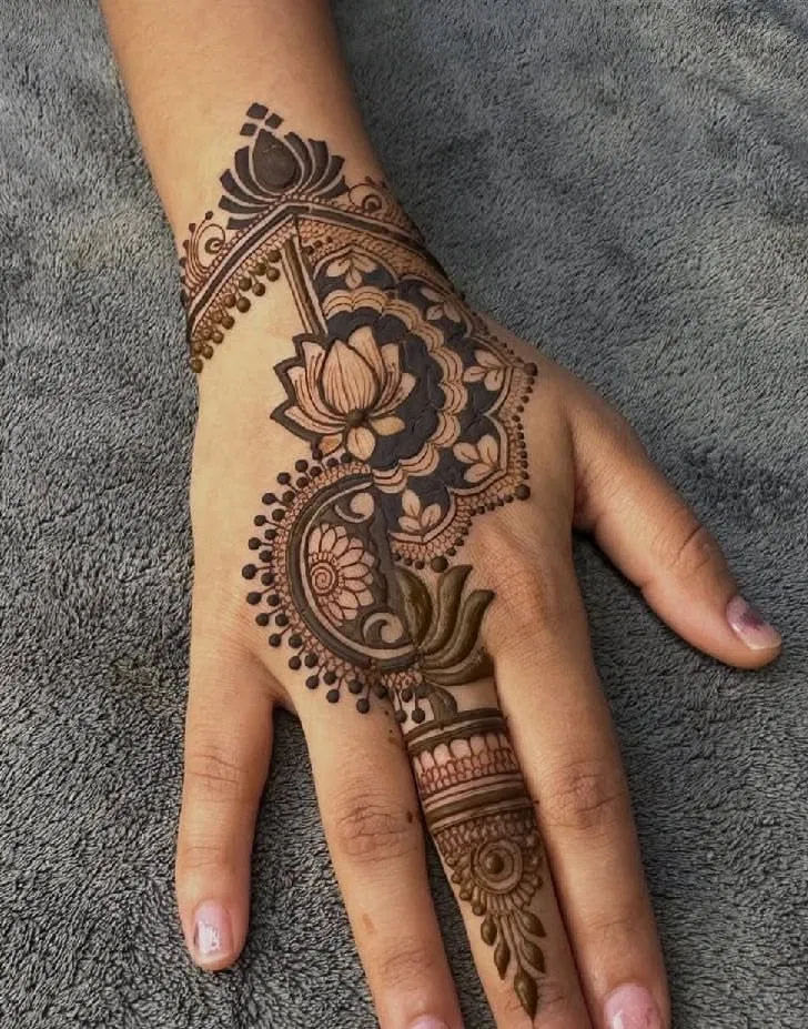 Aesthetic Arabic Back Hand Mehndi Design with Bel, Gol Tikki and Flowers for Diwali (11)