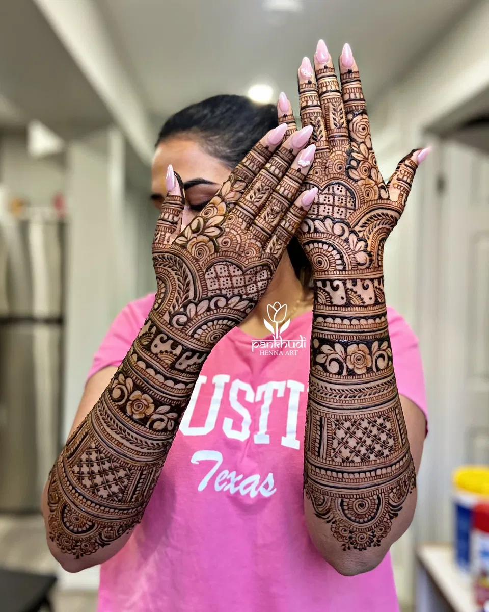 Bridal Indian Back Hand Mehndi Design with Figures for Engagement (4)