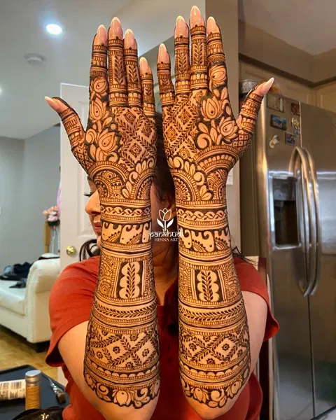 bridal figure back hand mehndi design